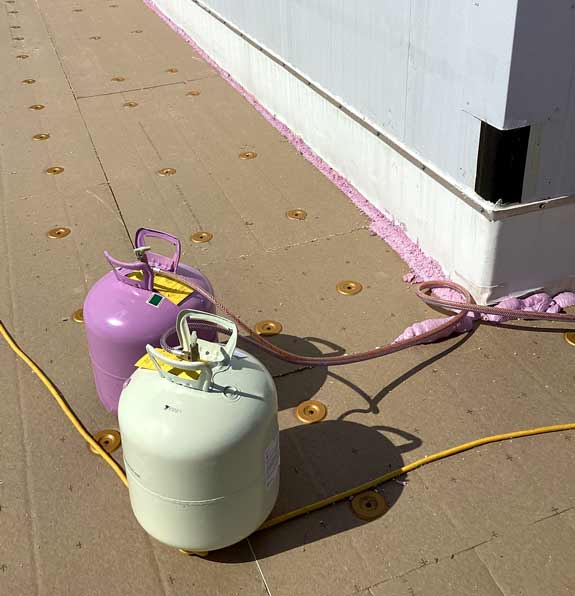 cold-Storage-roofing_pic4 Foam sealant sprayed between roof and wall